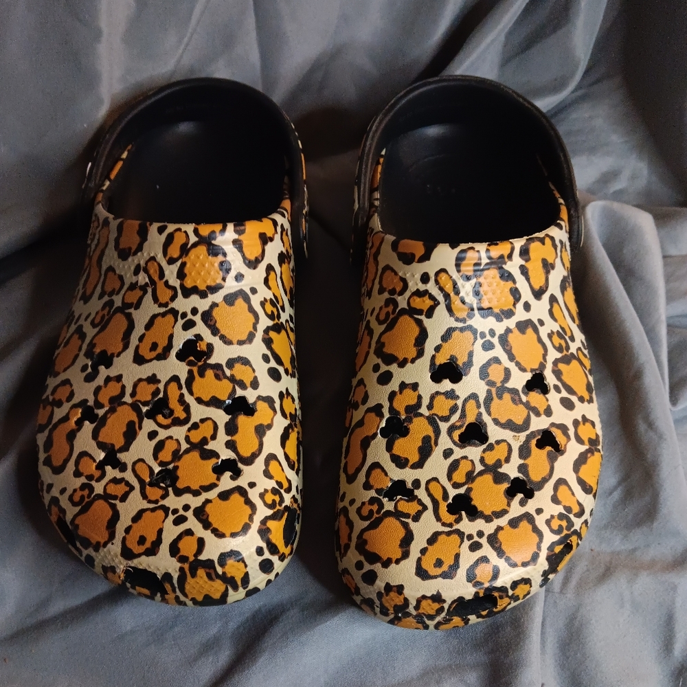 Disney Parks Animal Kingdom Leopard Print Mickey Mouse Crocs Shoes Clogs M 7 W 9